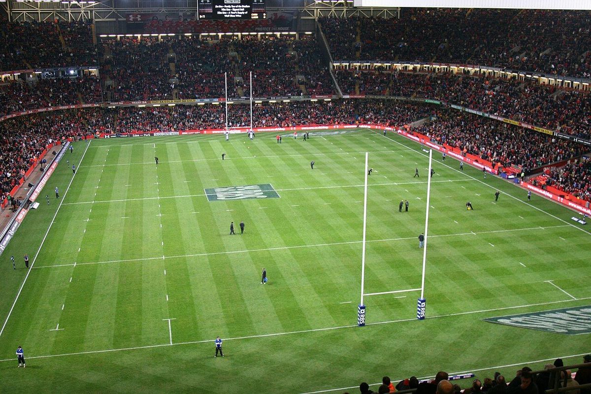 Rugby players contesting a lineout at a Six Nations match