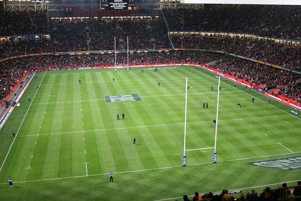 Rugby players contesting a lineout at a Six Nations match